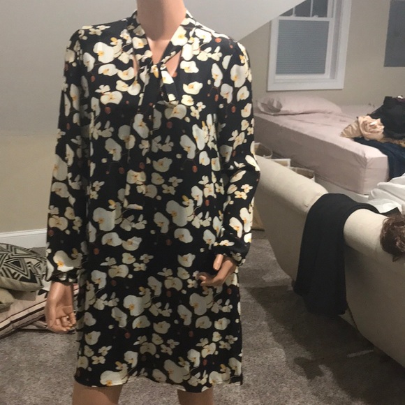 Daniel Rainn Dresses & Skirts - Flower patterned A line dress with neck tie